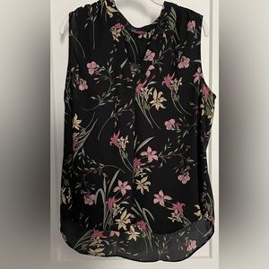 Sleeveless layering blouse
